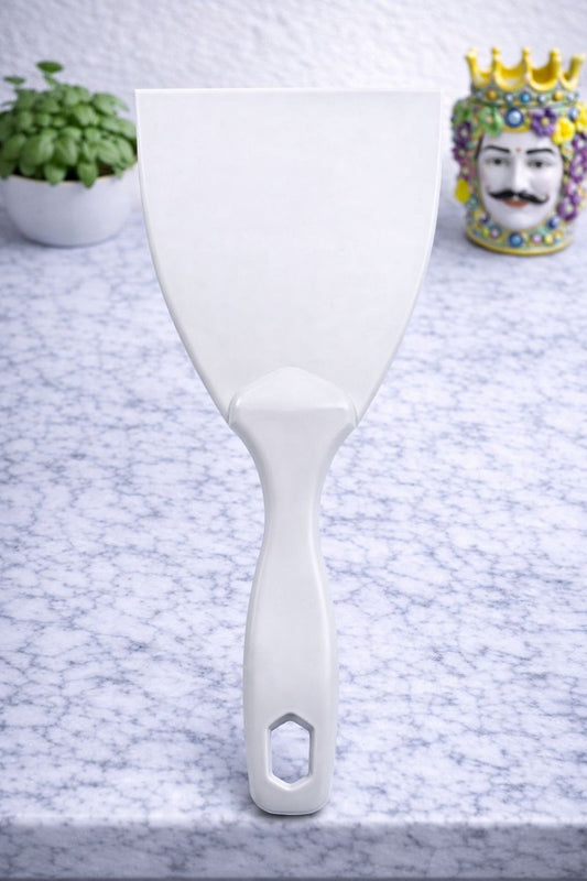 La palettina è uno degli strumenti più sottovalutati, ma più utili, per chi fa pizza a casa.